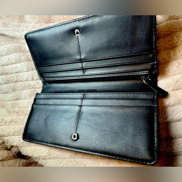 Marc Jacobs Tan Leather Bifold Wallet  mod: M0013050 slight button wear - Picture 3 of 10